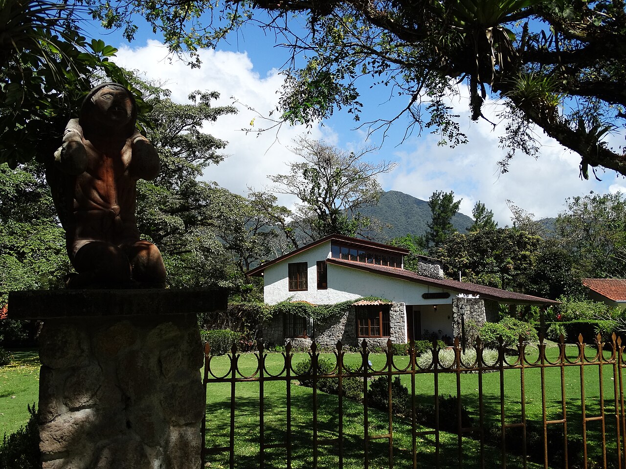Residencia de montaña entre jardines tropicales en El Valle de Antón (Foto: Adam Jones, CC BY-SA 2.0)